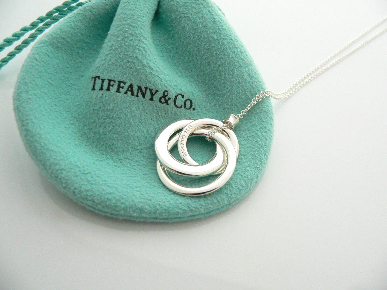 Tiffany & Co 1837 Interlocking Circles Necklace Pendant Chain Gift Pouch 17 Inch
