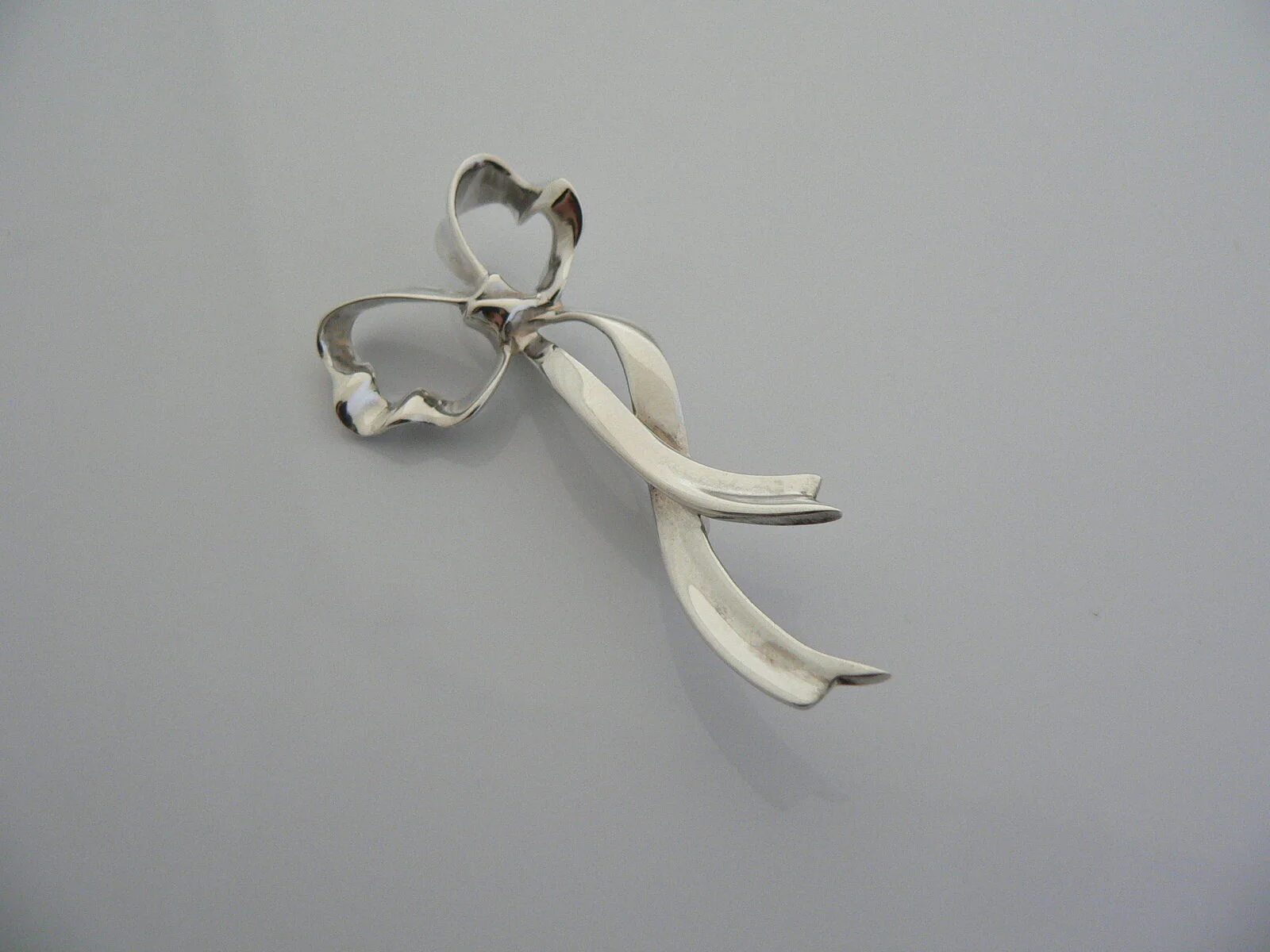 Tiffany & Co Silver Ribbon Bow Brooch Pin Gift Love Flowing Floating 2.25 Inch