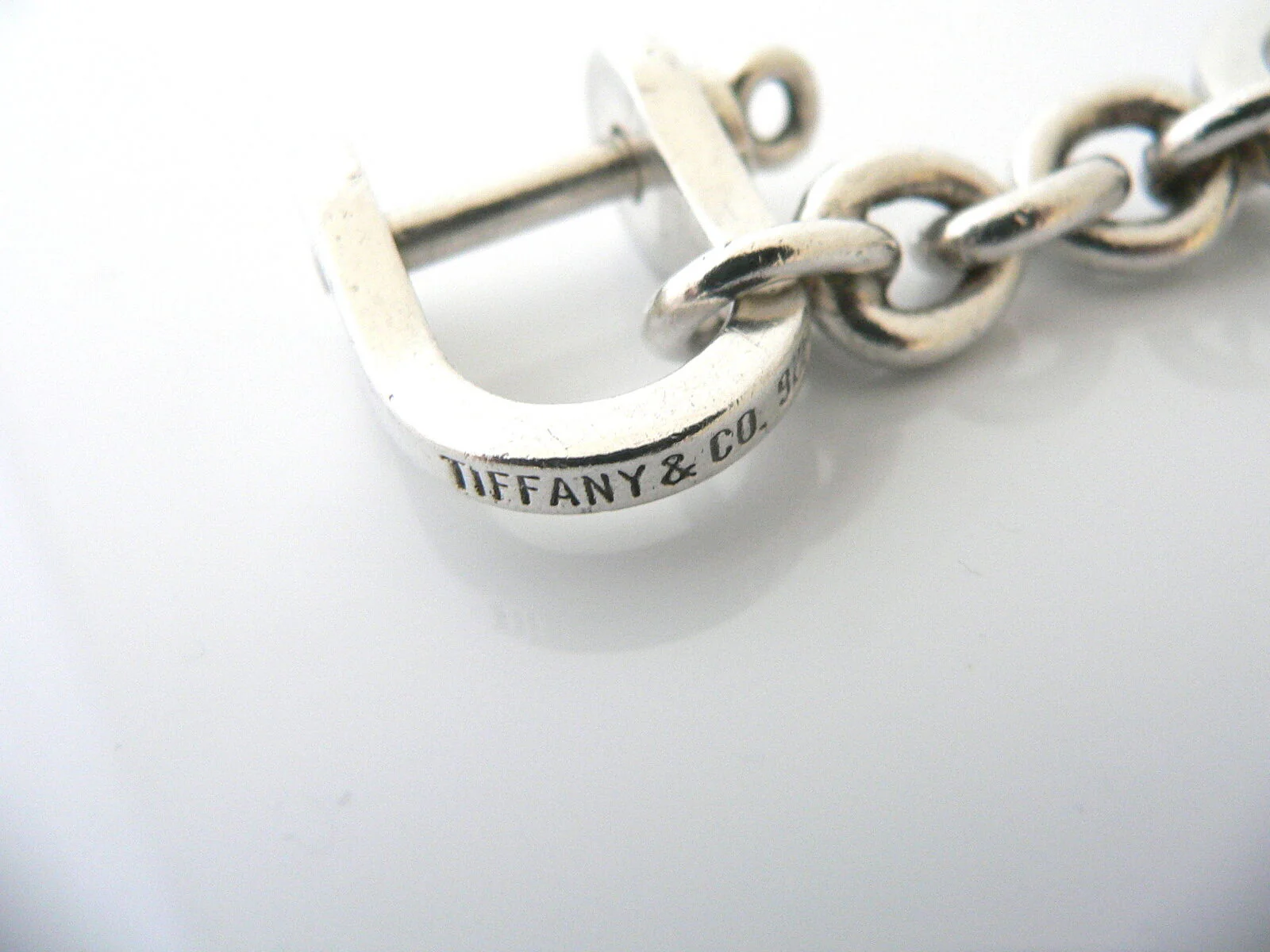 Tiffany & Co Silver Shackle Key Ring Keychain Man Unique Gift Love Statement