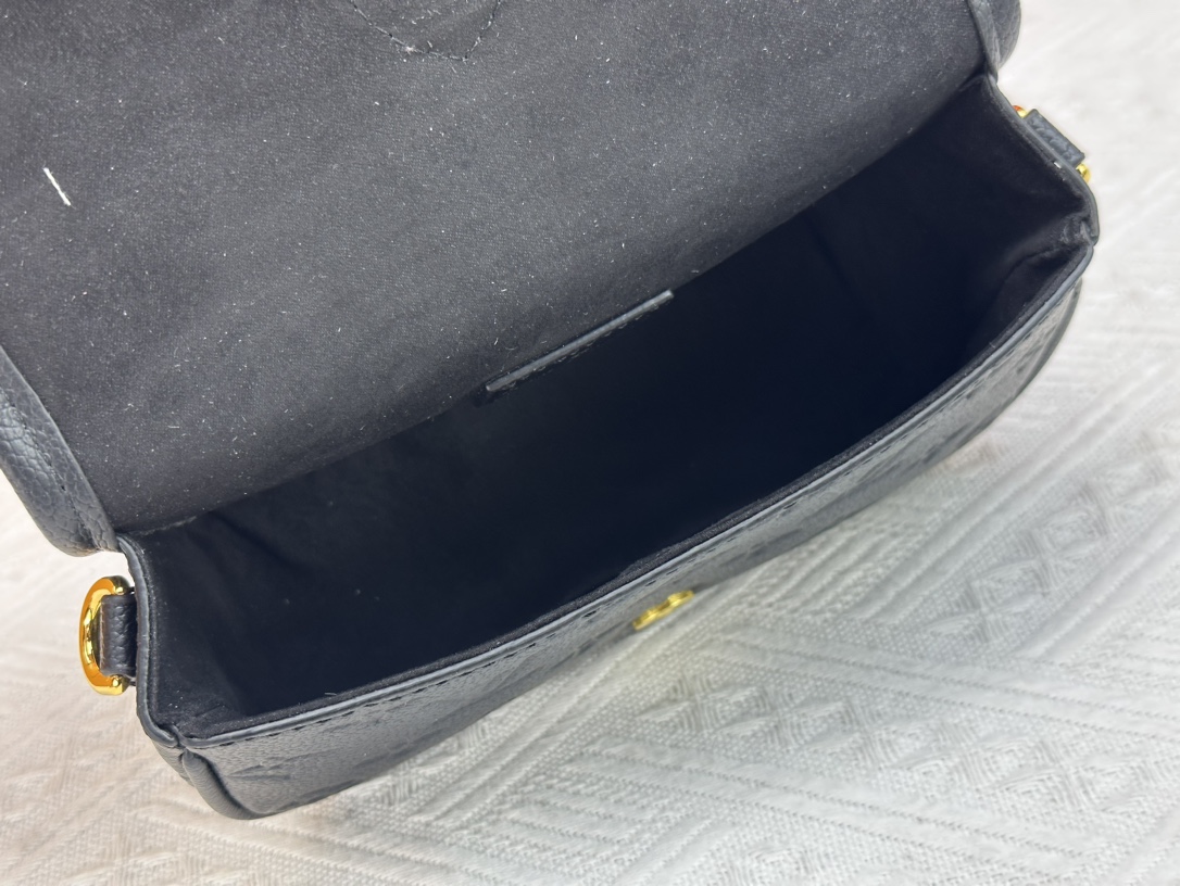 Louis Vuitton Diane M46386 M45985 Shoulder Bag Handbag