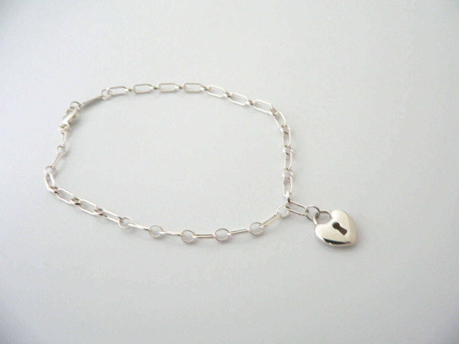 Tiffany & Co Silver Heart Key Hole Locks Bracelet Bangle Link 7.75 Inches Gift