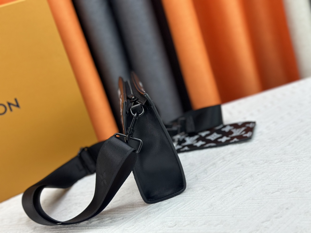 Louis Vuitton Gaston M81124 M83384 Shoulder Bag Handbag