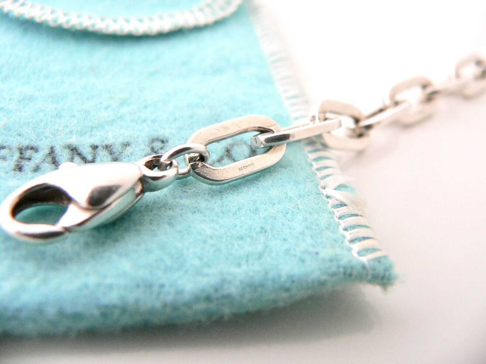 Tiffany & Co Oval Link Charm Bracelet Bangle 8 Inch Chain Silver Gift Pouch Love