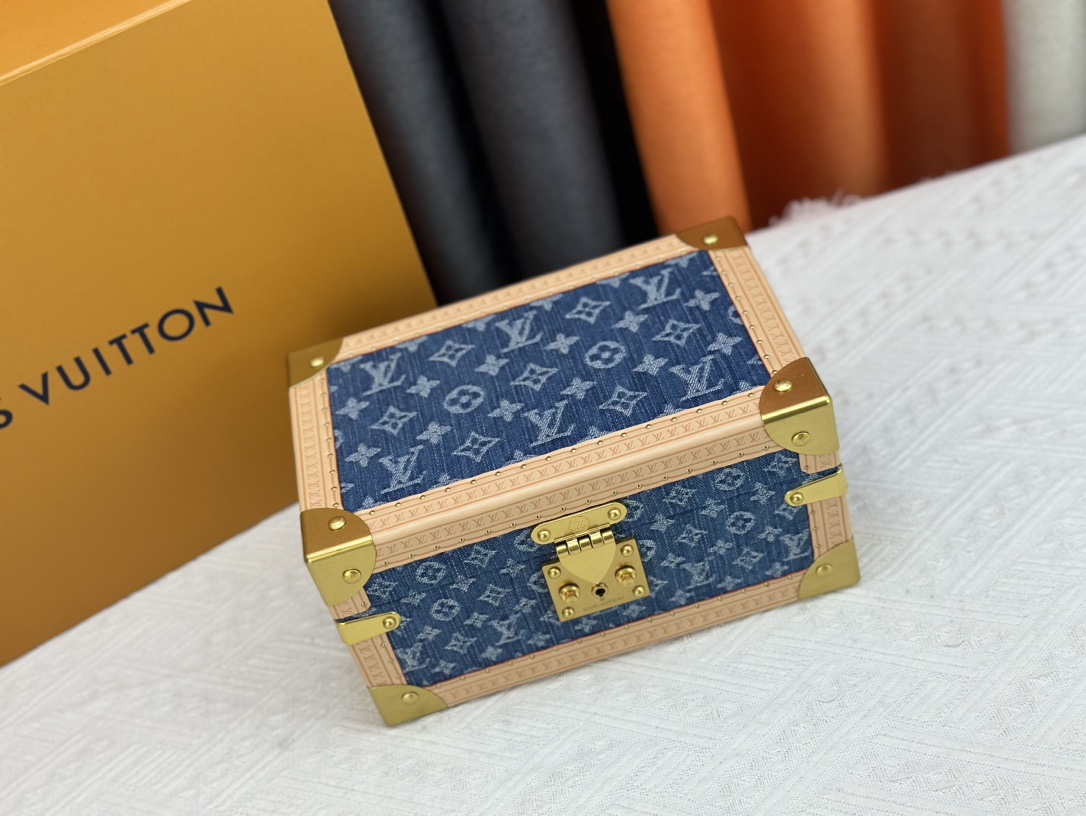 Louis Vuitton Coffret Trésor 24 M24572 Shoulder Bag Handbag