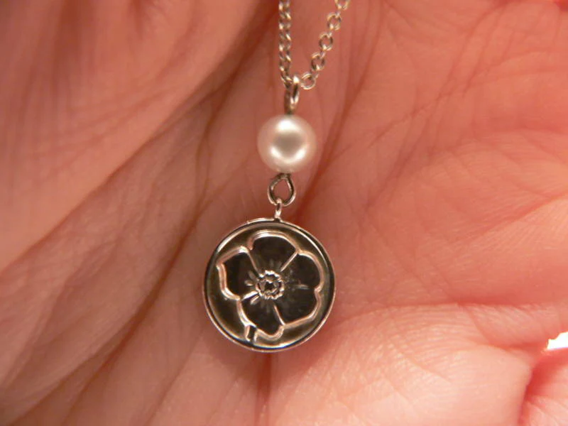 Tiffany & Co. Silver Nature Rose Pearl Necklace Pendant Charm Chain Gift Pouch