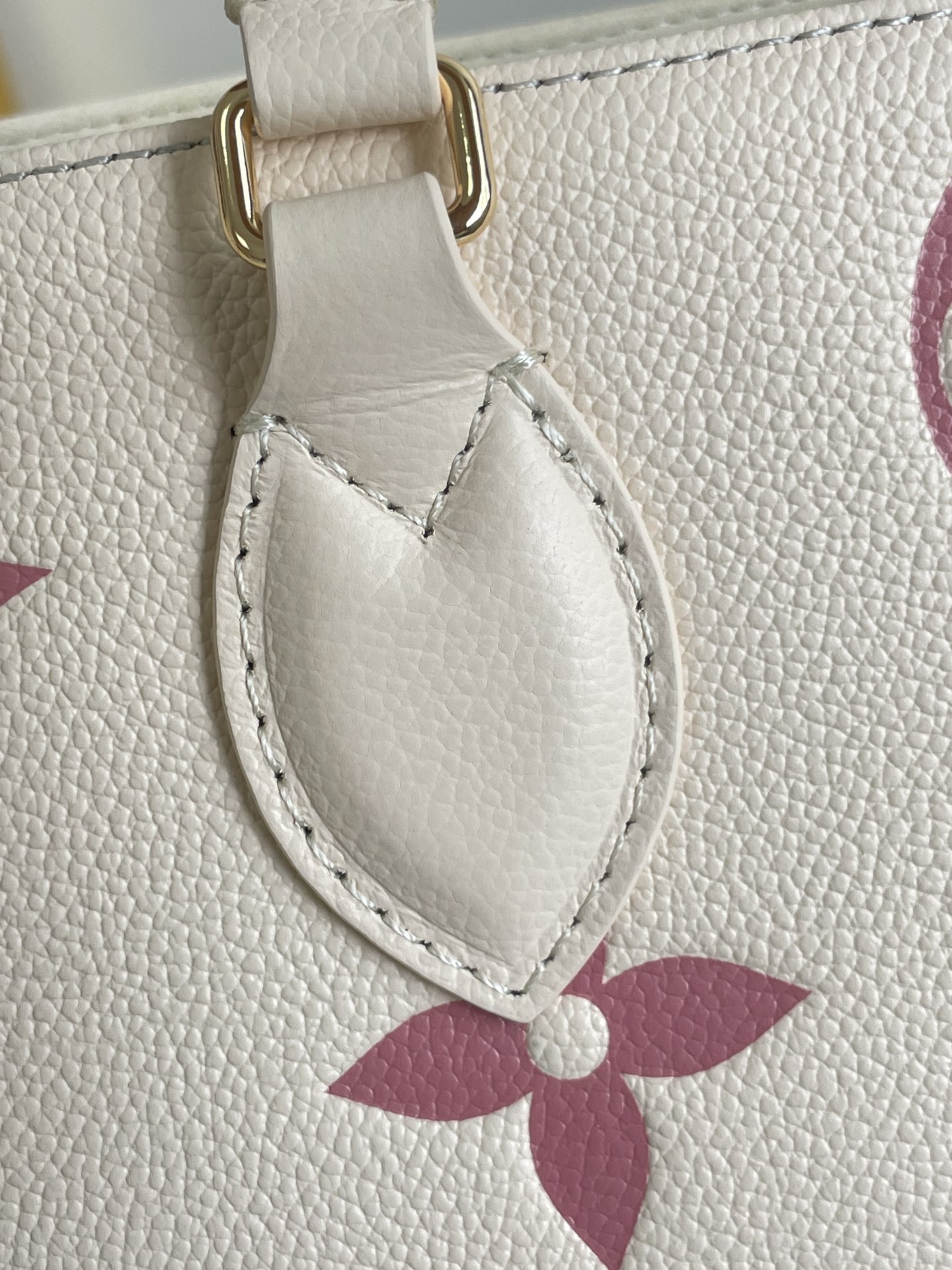 Louis Vuitton OnTheGo MM Tote Bag M21575