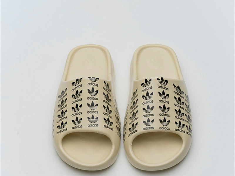 Yeezy Slides Desert Sand Logo FW6345-A
