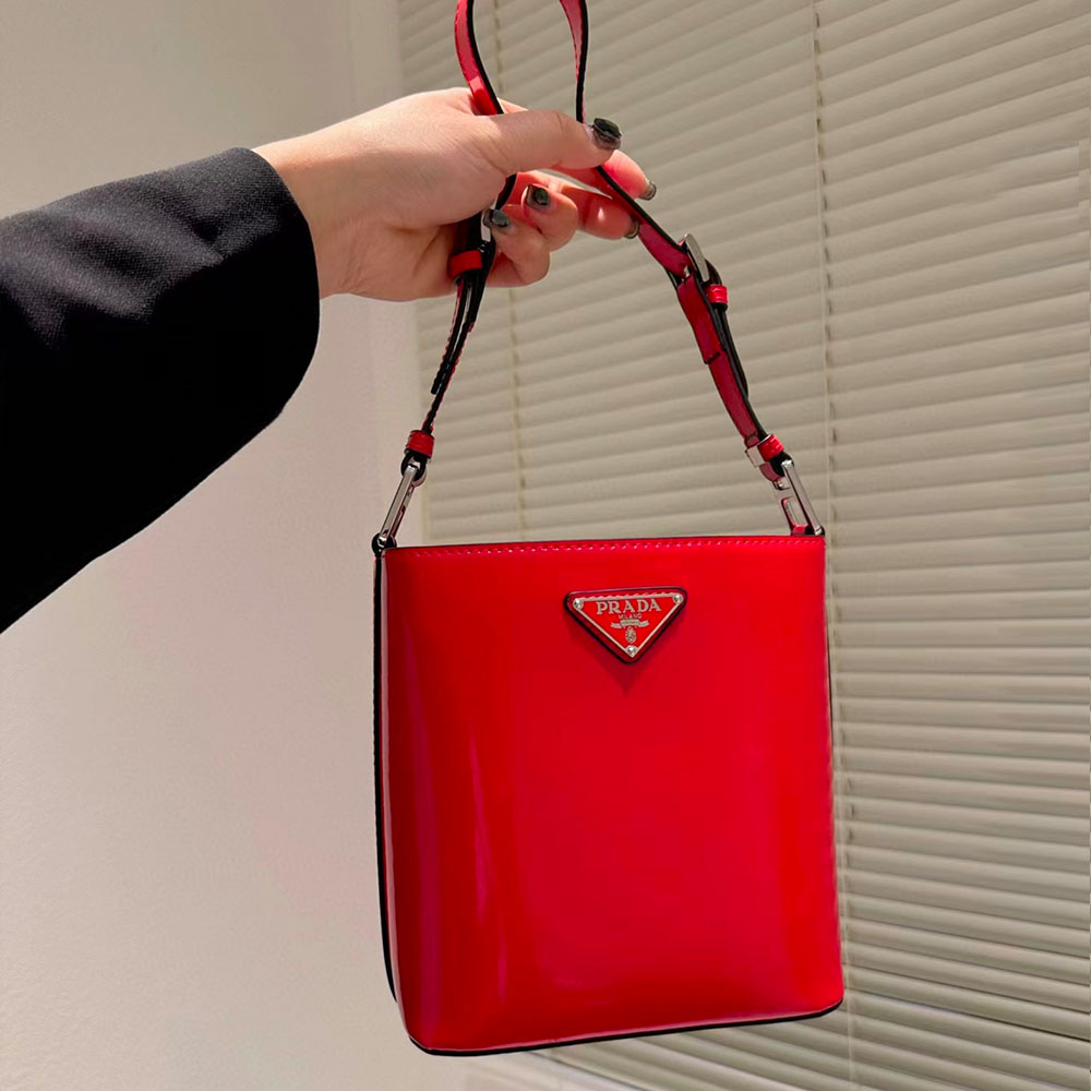 Prada Smooth Bucket Shoulder Bag（Replica）
