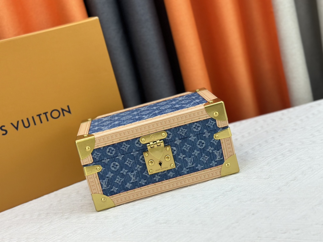 Louis Vuitton Coffret Trésor 24 M24572 Shoulder Bag Handbag