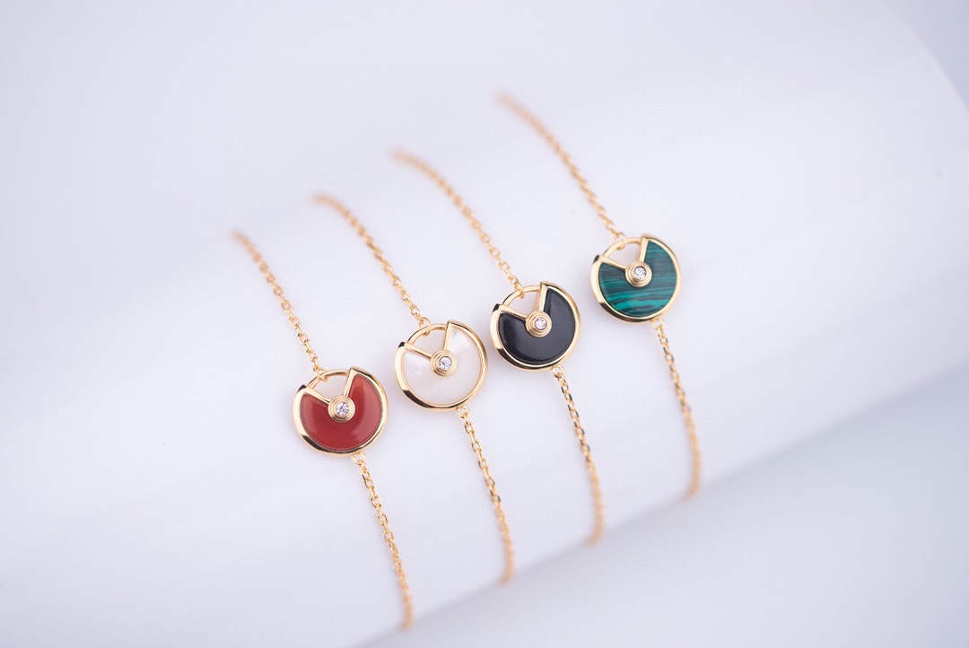 AMULETTE DE CARTIER BRACELETS