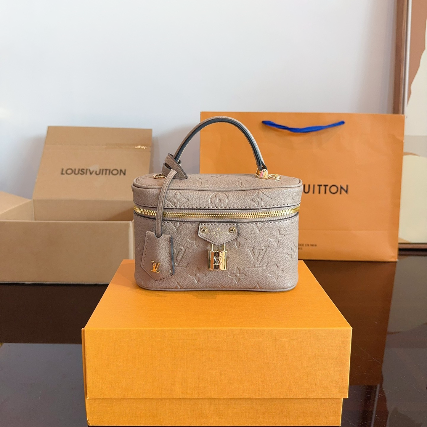 Louis Vuitton LV Vanity Bag PM Shoulder Bag Cosmetics Bag(Replica)