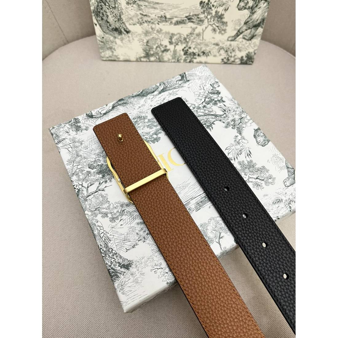 Dior cowhide and bottom leather, palladium plated pure steel buckle 35MM