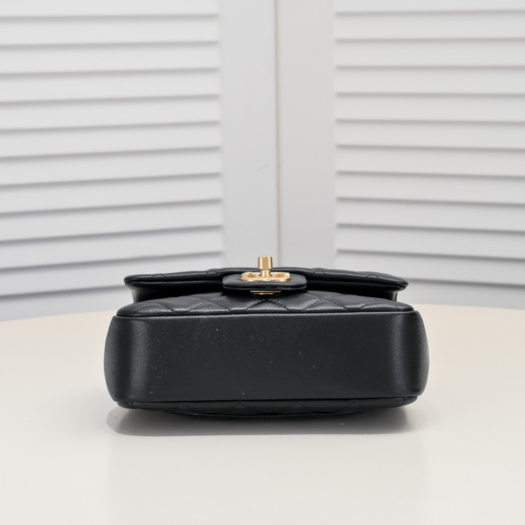 Chanel 24P Pearl Chain Shoulder Bag Handbag