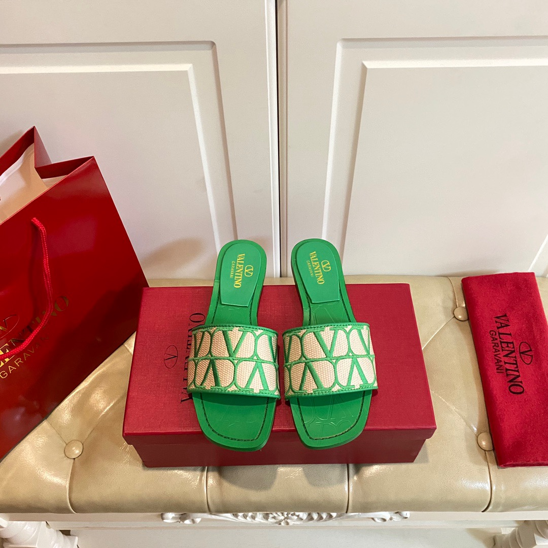 Valentino Everything Fits Comfortably Slide Sandal(Replica)