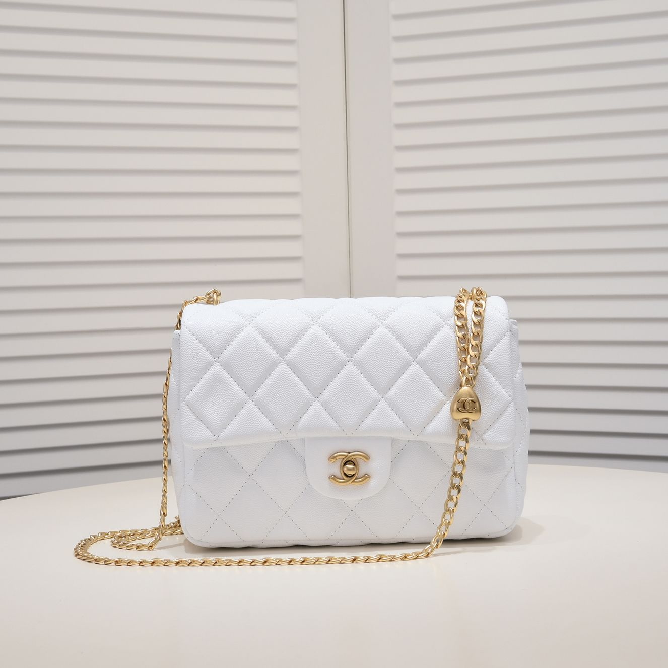 Chanel 23P Heart-Shaped Sardware Shoulder Bag Handbag