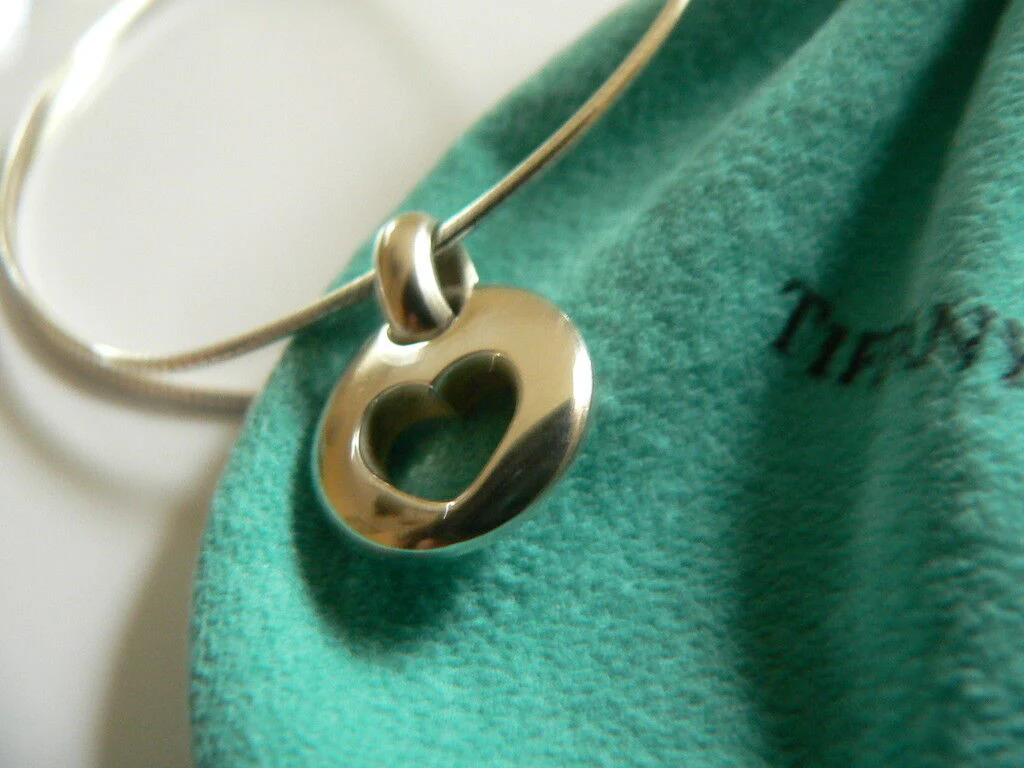 Tiffany & Co Heart Necklace Stencil Cut Out Pendant Chain Charm Love Gift Pouch