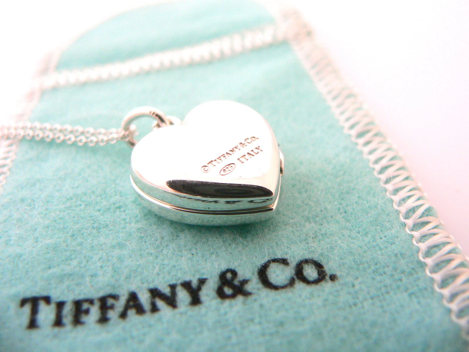Tiffany & Co Silver Heart Locket Necklace Pendant Charm Chain Gift Pouch Love