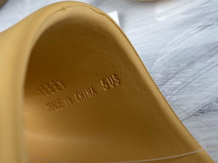 Yeezy Slide Desert Sand FW6344
