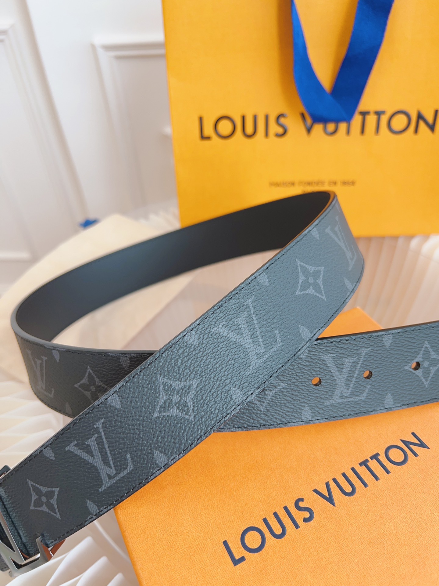 Louis Vuitton LV Leather Belts 1:1 Mirror Version