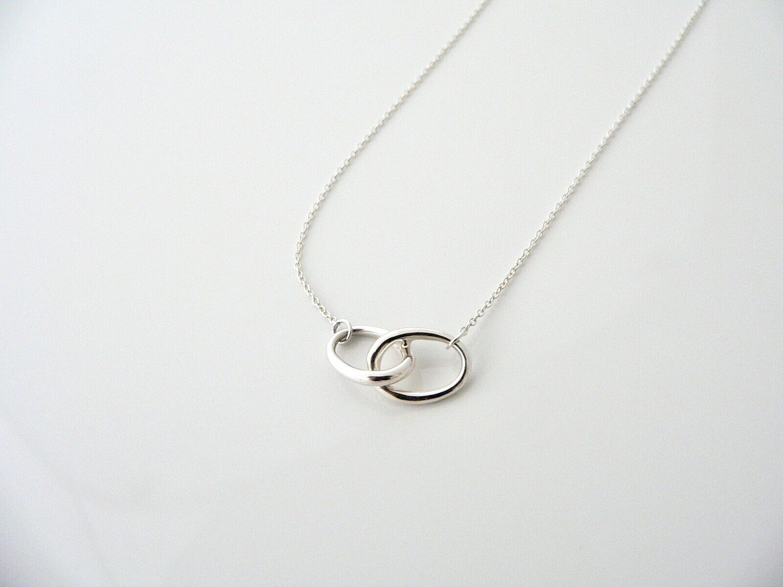 Tiffany & Co Interlocking Ovals Necklace Peretti Pendant Silver Gift Love Knot