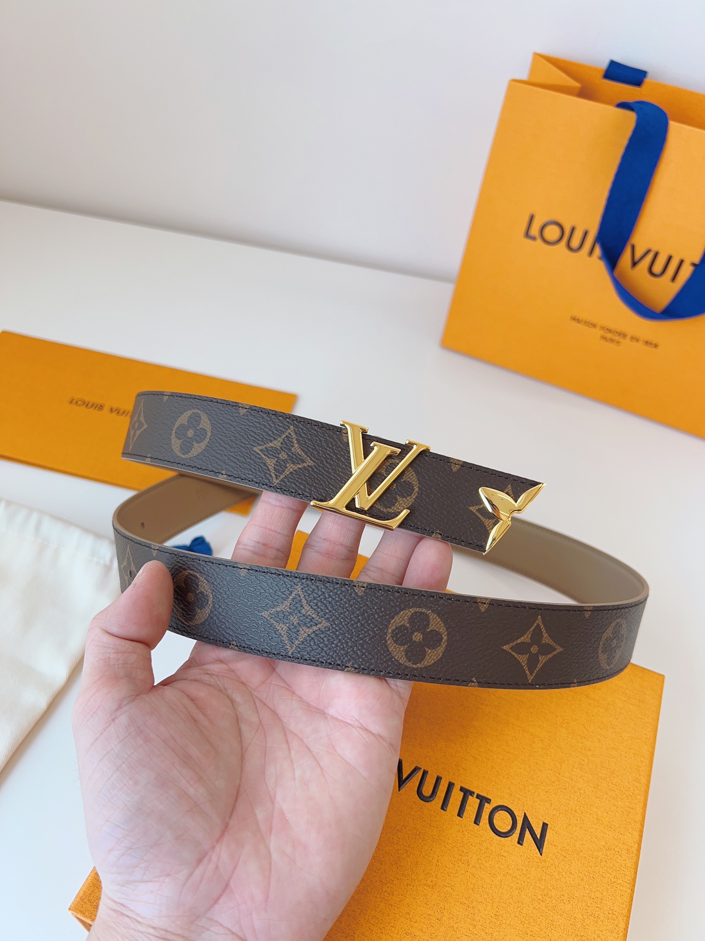 Louis Vuitton LV Leather Belts 1:1 Mirror Version