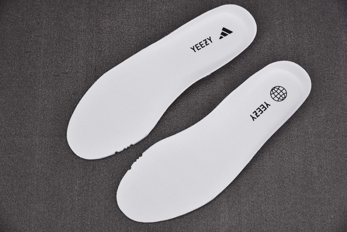 Yeezy Boost 350 V2 BONE HQ6316