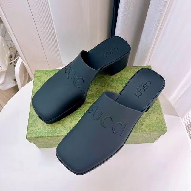 Gucci Shoes Open-Heel Bun Embossed Logo Chunky Heel Slide Sandal (Replica)