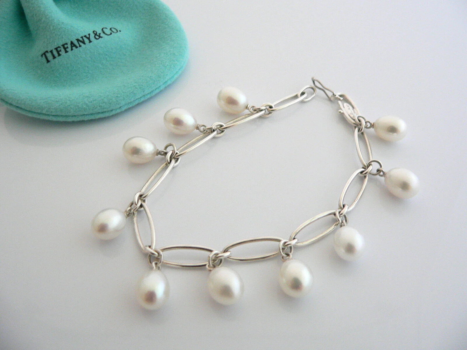 Tiffany & Co Pearl Bracelet Bangle Oval Chain Love Gift Pouch Silver Box Classic
