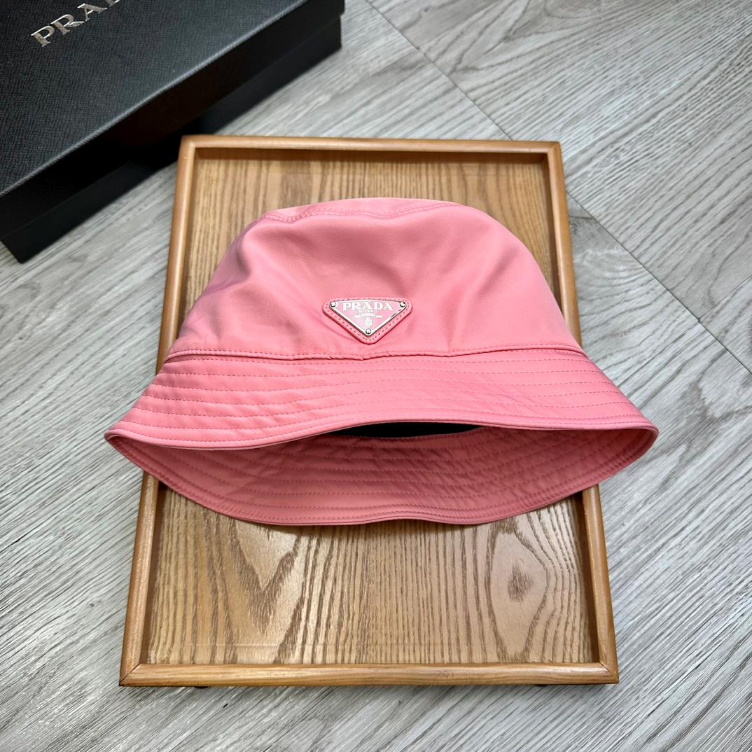Prada Flat Top Classic Triangle Labeled Iron Fisherman's Hat Sunhat （Replica）