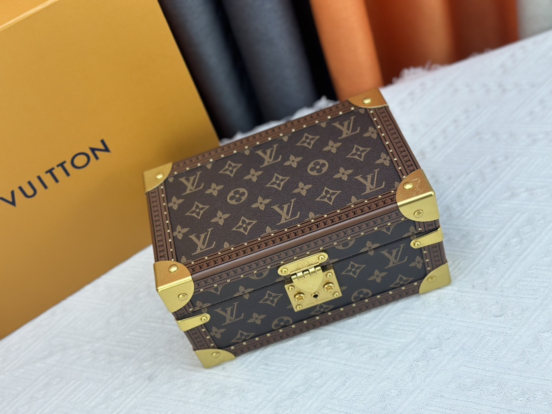 Louis Vuitton Coffret Trésor 24 M24572 Shoulder Bag Handbag