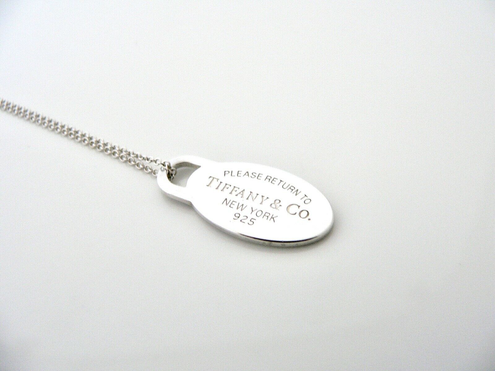 Tiffany & Co Oval Tag Necklace Pendant Charm Chain Return to T & Co Silver Gift