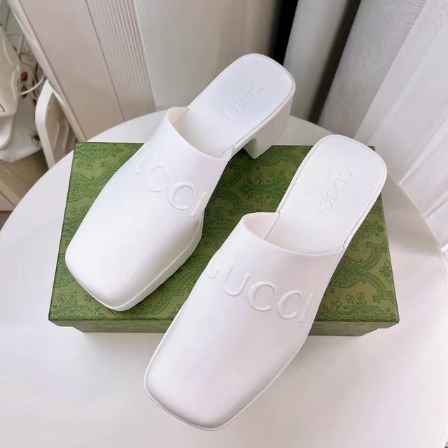 Gucci Shoes Open-Heel Bun Embossed Logo Chunky Heel Slide Sandal (Replica)