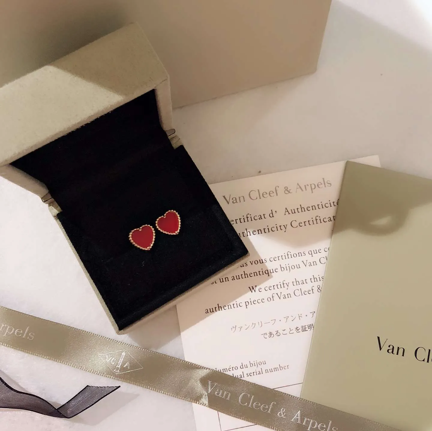 Van Cleef & Arpels Sweet Alhambra Heart Earring Pink Gold Carnelian