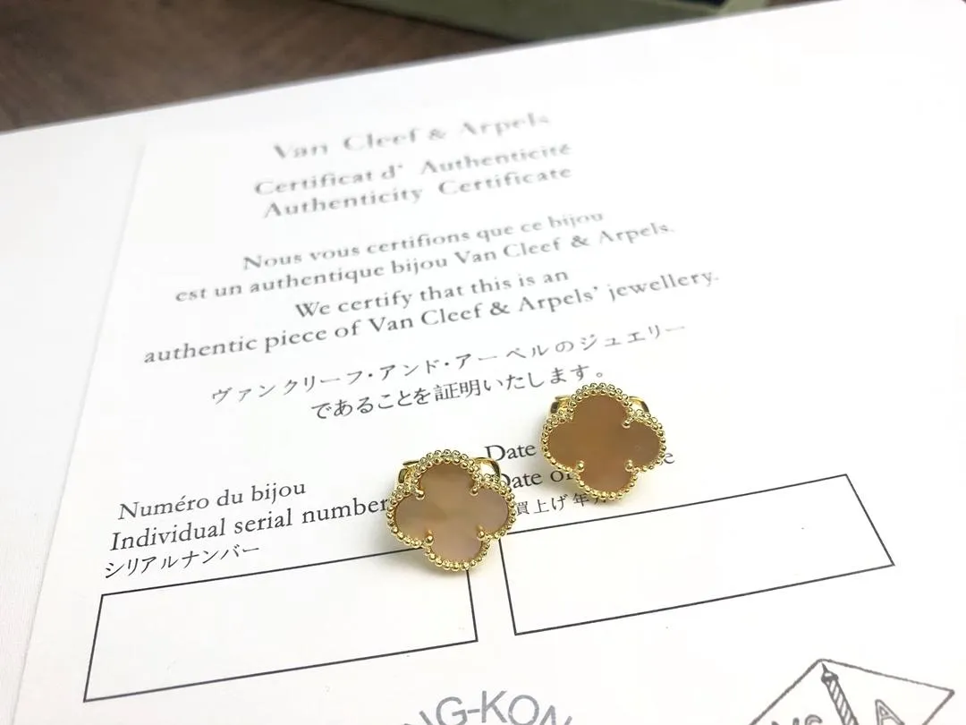 Van Cleef & Arpels Vintage Alhambra Earring Yellow Gold Mother-of-Pearl