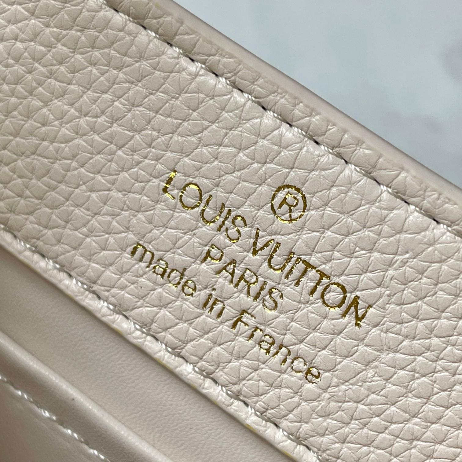 Louis Vuitton LV Capucines Love lock Chain Shoulder Bag M23950  (Replica)