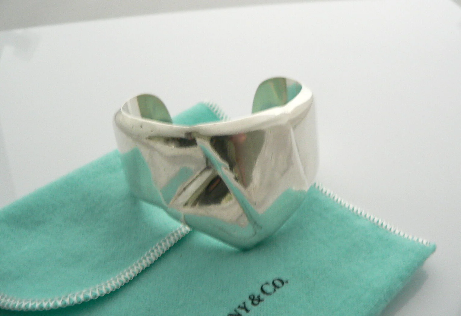 Tiffany & Co Silver Knot Ribbon Bow Cuff Bangle Bracelet 1978 Rare Gift Pouch