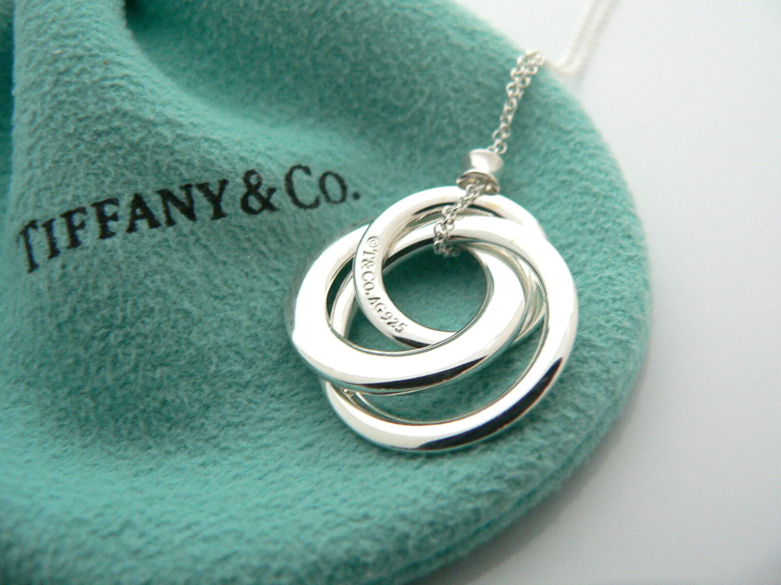 Tiffany & Co 1837 Interlocking Circles Necklace Pendant Chain Gift Pouch 17 Inch