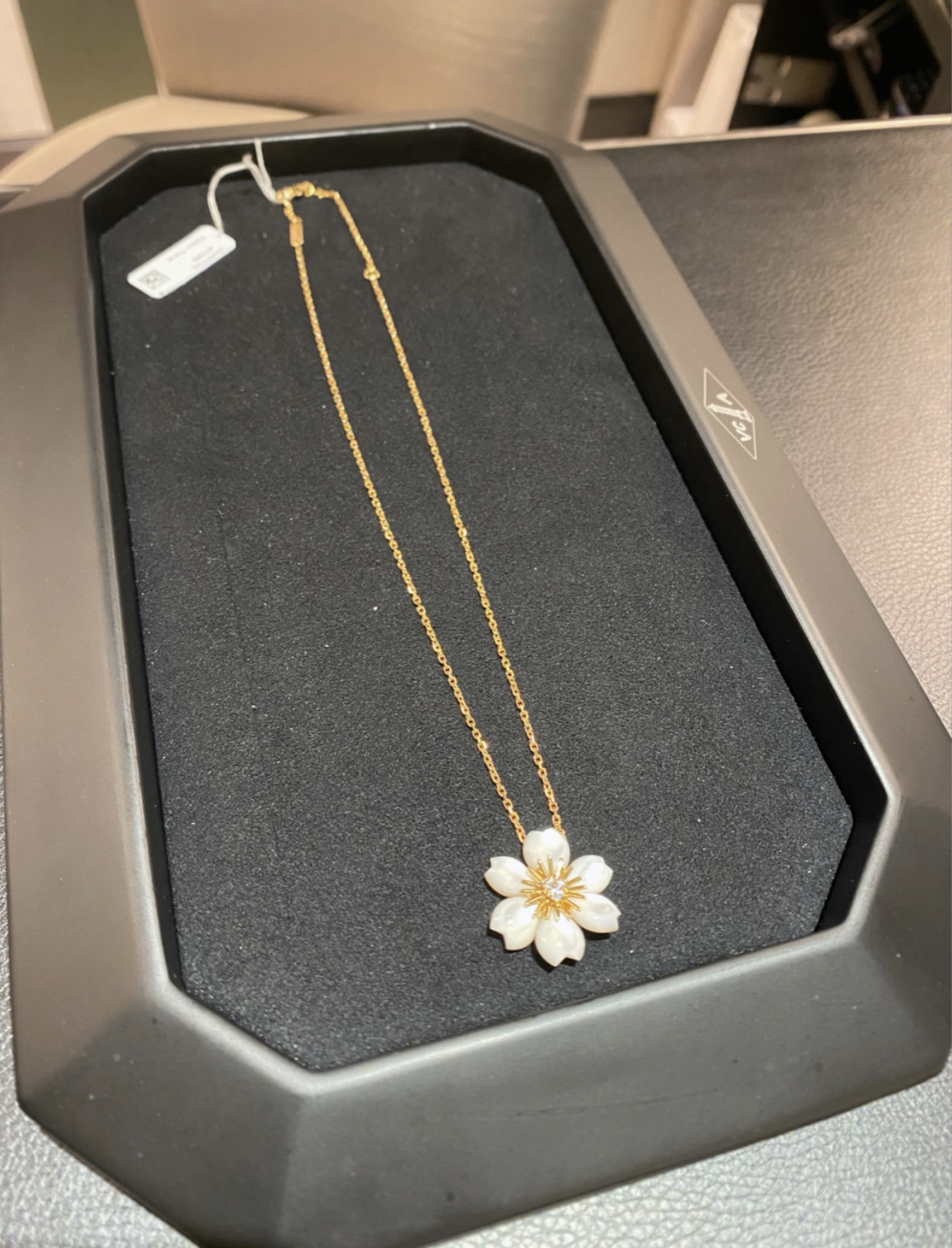 Van Cleef & Arpels Rose de Noël pendant, Diamond, Mother-of-pearl