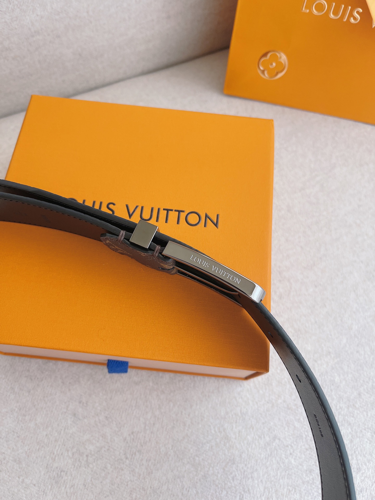 Louis Vuitton LV Leather Belts 1:1 Mirror Version