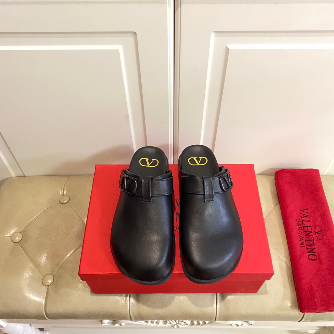 Valentino Leather Wear Stylish Flip-Flops  Slide Sandal(Replica)