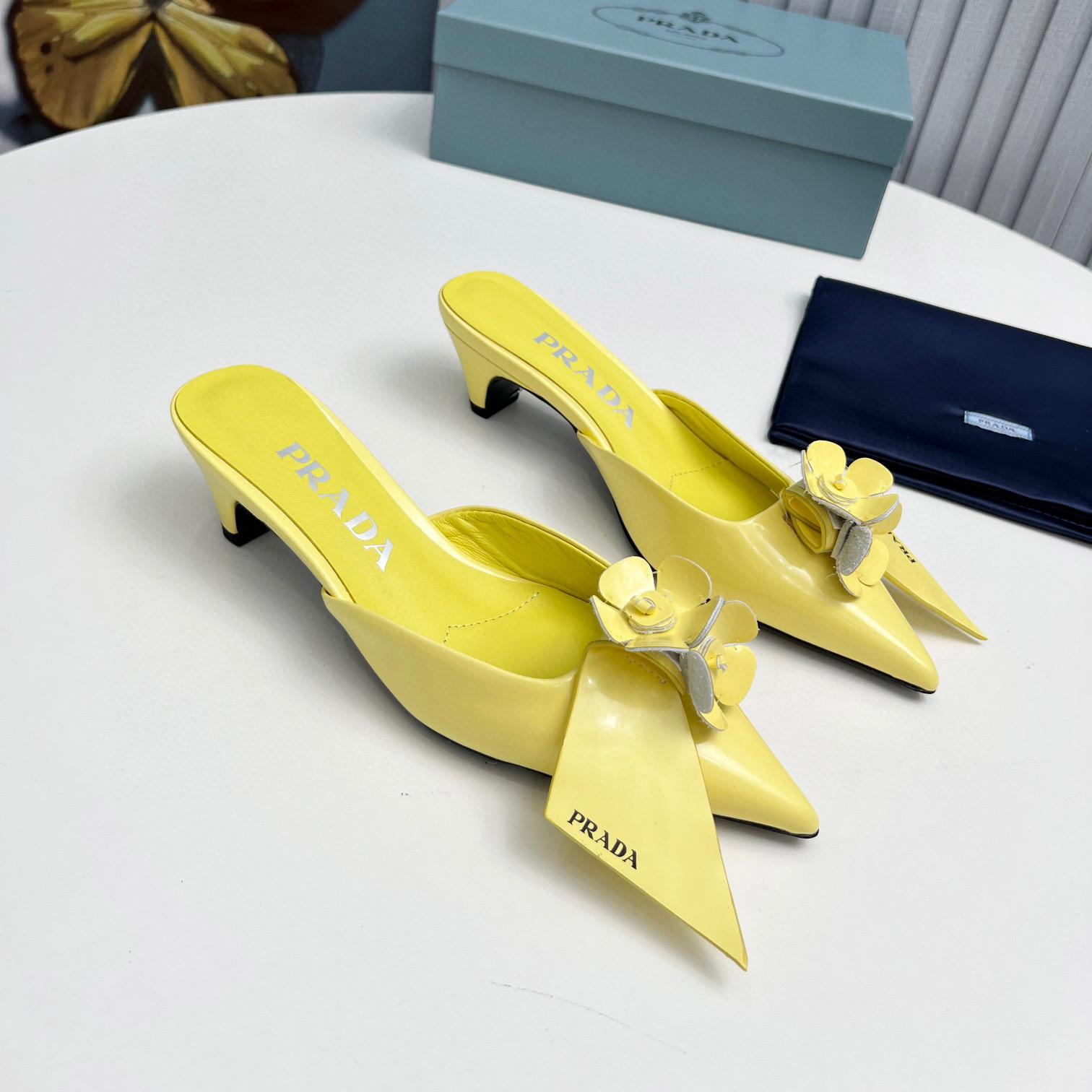 Prada  Patent Leather Flip-flops Sandals Slide (Replica)