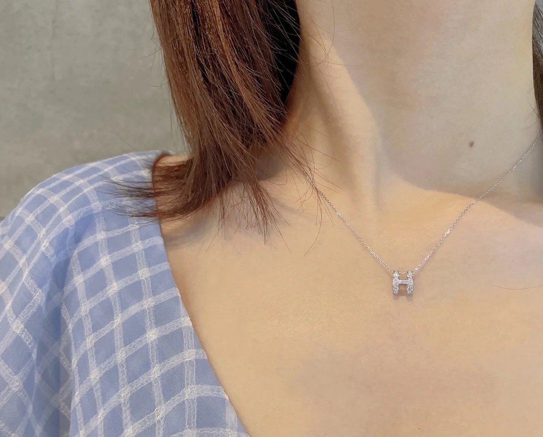 Hermes Pop H pendant, diamonds