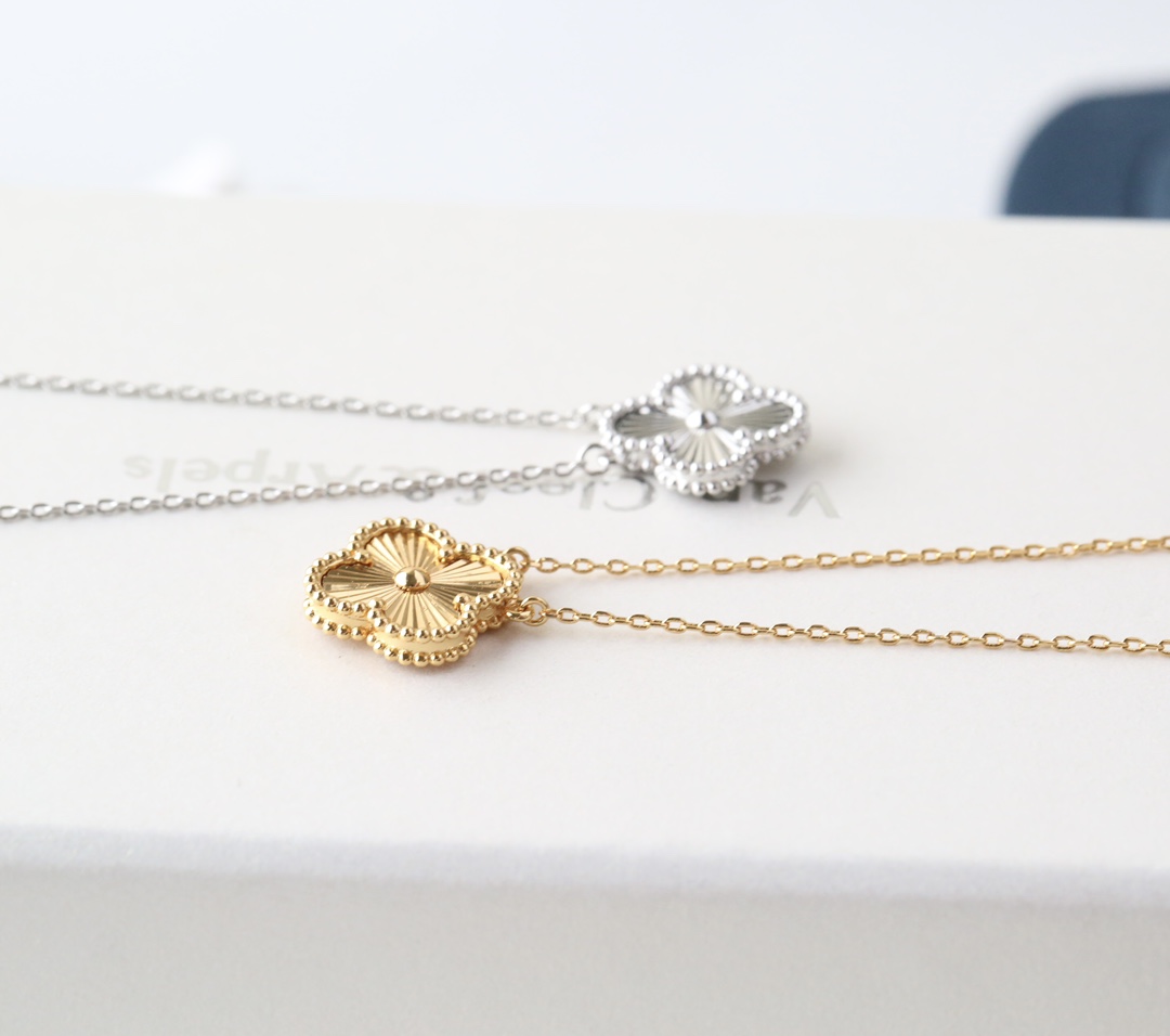 Van Cleef & Arpels Necklace 551