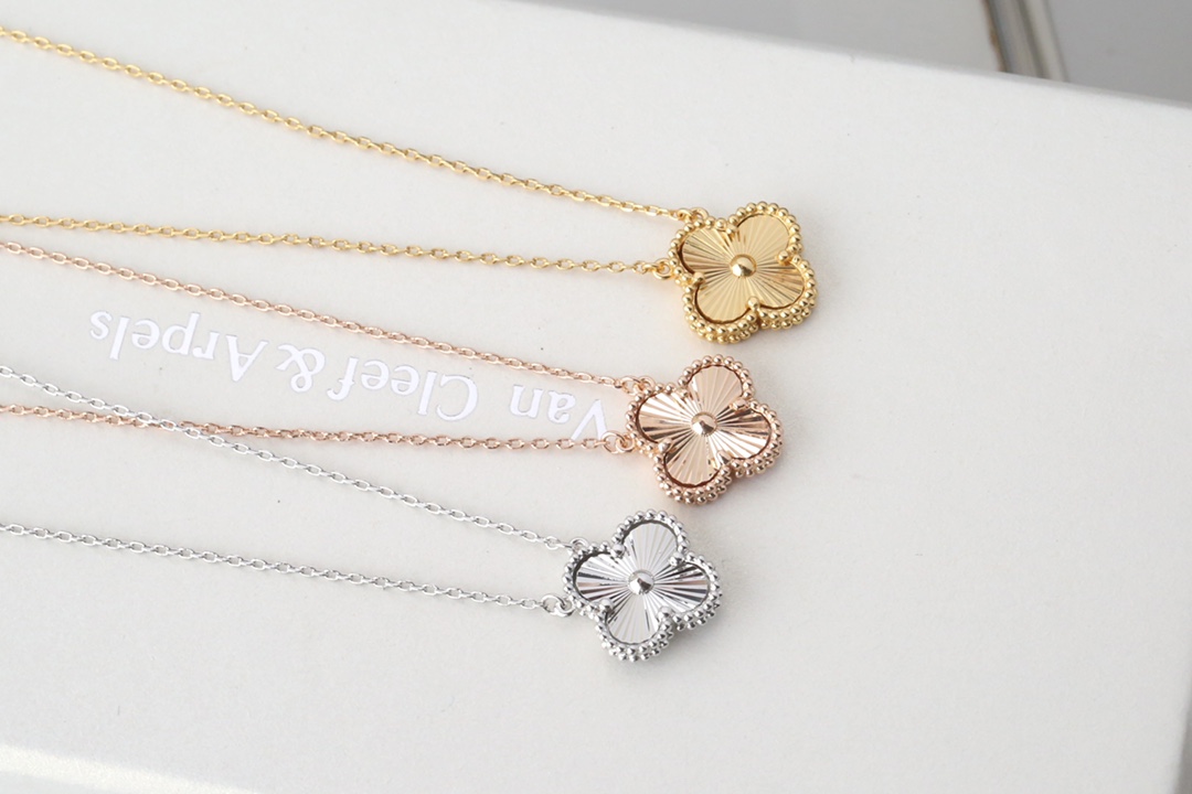 Van Cleef & Arpels Necklace 551