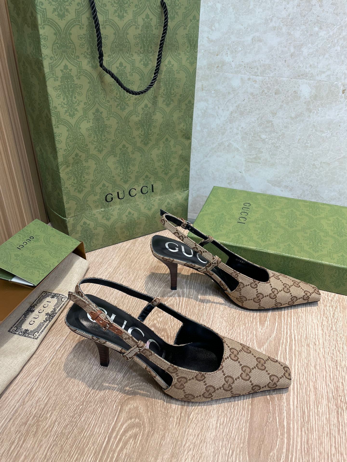 Gucci Toe Cap Sandals Slide Sandal (Replica)