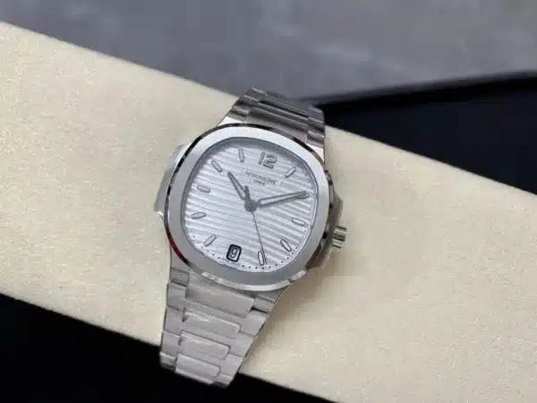 Nautilus 7118/1A-010 Ladies Automatic 35.2 mm,Steel