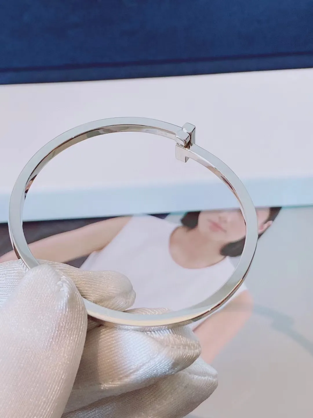 Tiffany T T1 Narrow Hinged Bangle Champagne Gold/White Gold