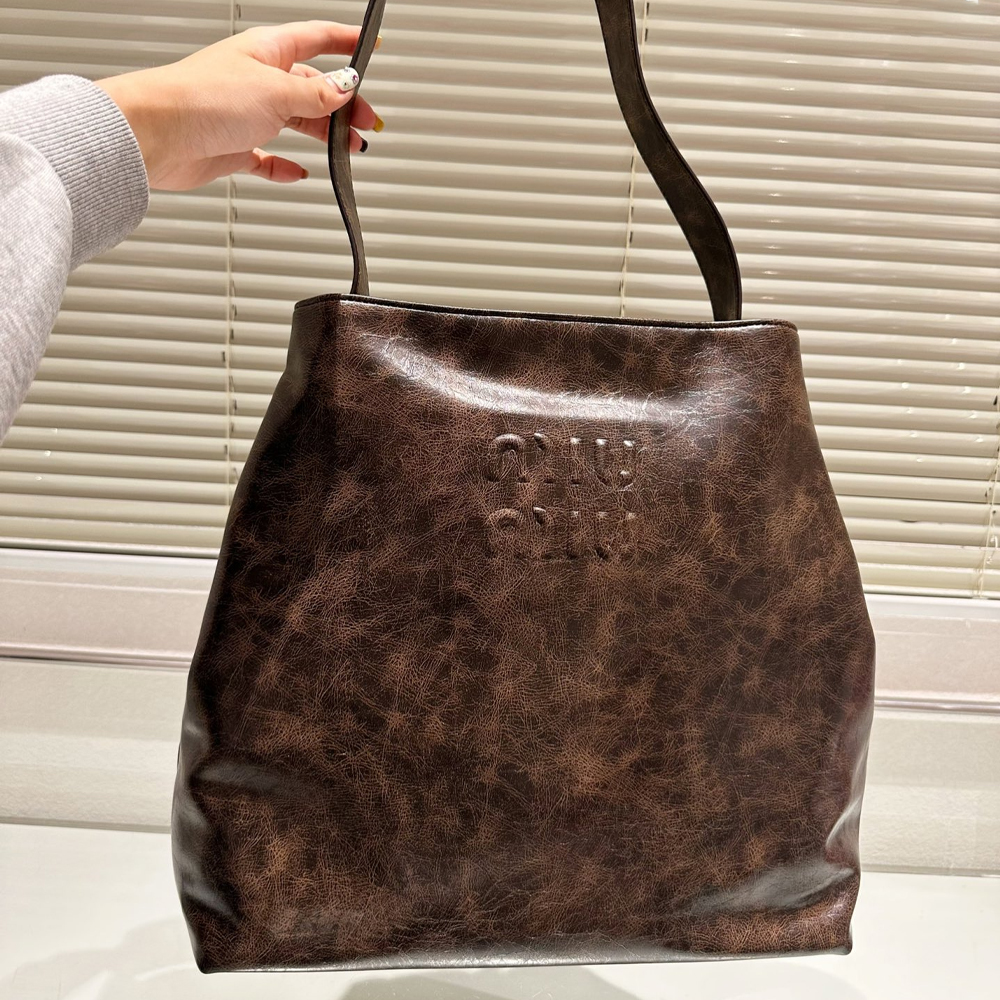 Miumiu Hobo Leather Shoulder Handbag（Replica）