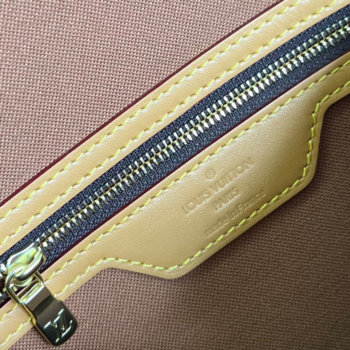 Louis Vuitton Gibeciere PM Shoulder Bag M42248