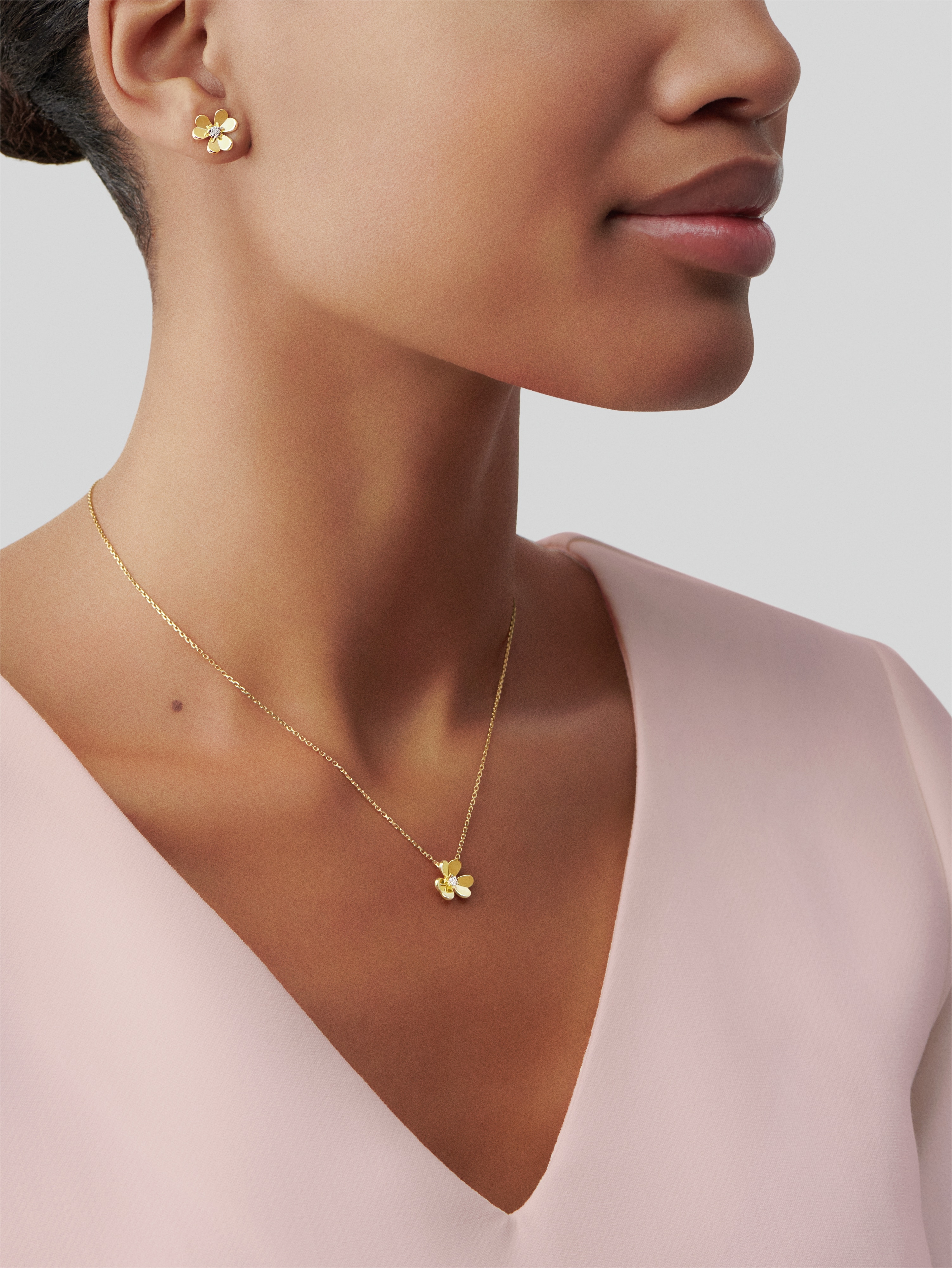 Van Cleef & Arpels Gold Three Flowers Necklace, Frivole pendant, mini model